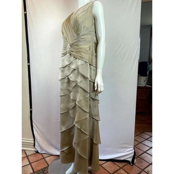Jade Women Pleated Front Prom Dress Layered Ruffle Sleeveless Clay Gray Size 12 - Picture 3 of 8
